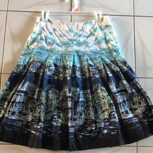 Beautiful skirt, very colorful and light feeling